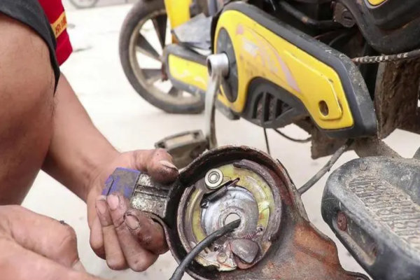 信阳市电动车刹车故障